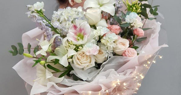 Купить Букет Цветов с доставкой в Севастополе | Цветы и букеты по Крыму | Anna Melani
