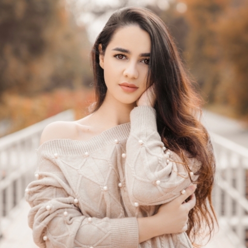 Eelena Flores