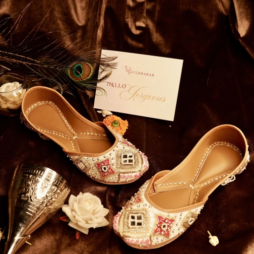 punjabi juttis
